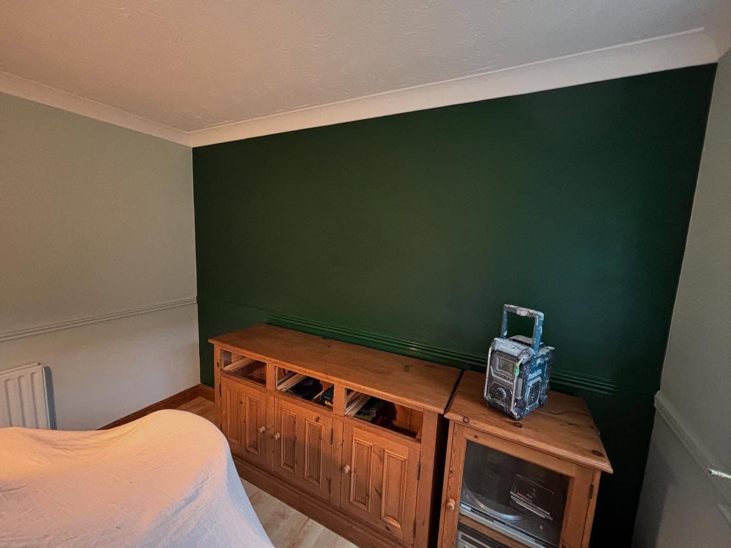 Expert wallpapering and feature walls